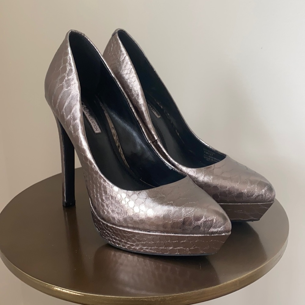 BCBG Silver Snake Print Pumps size 7